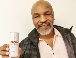 фото - Канело самый денежный в мире, Тайсон и Макгрегор продвигают напитки, а Хабиб слился с пляжем — соцсети