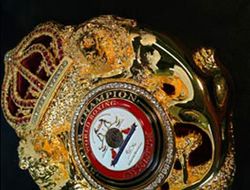 фото - Победитель боя Мэйуэзер-Альварес получит уникальный пояс и от WBA