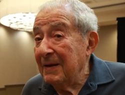 фото - «Жалкие гроши». Арум о спорах с Ломаченко, бое Усик – Фьюри и яйцах Бенна 