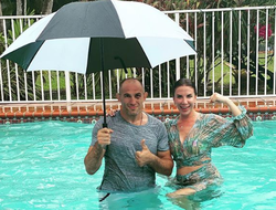 фото - Херн показывает место будущих боёв, Олейник на бассейном пати, Бетербиев обращается к маме — соцсети 