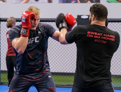 фото - Экс-чемпион UFC: «Павлович — будущая звезда и доминатор дивизиона»