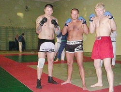 фото - «В милиции сказали — Саша до утра не доживет. Он вырвал капельницу и ушел домой». Какими были Емельяненко и Харитонов