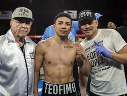 фото - Теофимо Лопес — новый чемпион мира!