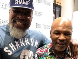 фото - Усик приглашает в кинотеатры, Макгрегор встретился с Херном, а Бриггс с Тайсоном — соцсети