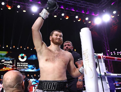 фото - Махмудов выступит в декабрьском супершоу. У него небитый соперник