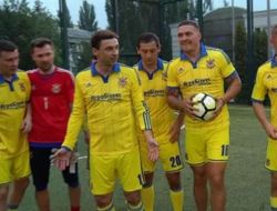 фото - Усик сменил перчатки на бутсы и мяч — скоро дебют за ФК «Полесье»: видео