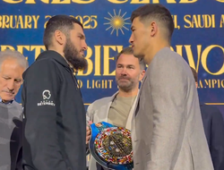 фото - Шоу Бетербиев–Бивол 2. Битвы взглядов после заключительной пресс-конференции — видео