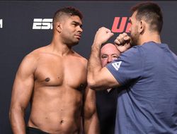 фото - Лучшие моменты боя Алистар Оверим — Аугусто Сакаи: видео