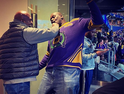 фото - Головкин присматривает арену для боя, Усик с супругой в Саудовской Аравии, Холифилд потрясает Шакила — соцсети 