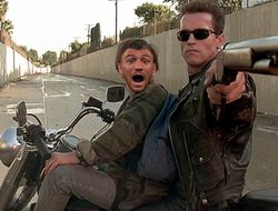 фото - «Терминатор» пришёл в госпиталь к Василию Ломаченко — видео