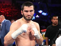 фото - Артур Бетербиев: «Мог бы дать Ковалеву по башке на улице — но попаду в полицию. Поэтому два раза звал в ринг»