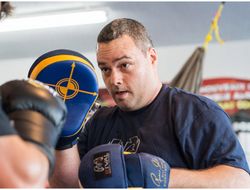 фото - Тренер Альвареса: Думаю, пора повесить перчатки на гвоздь...