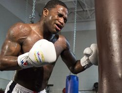 фото - Эдриен Броунер: «Бой с Альваресом – легкие деньги для Мэйуэзера»