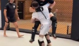 Цукерберг провёл тейкдаун Двалишвили и получил за это пощёчину: видео