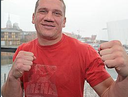 фото - У Дэвида Прайса новый соперник: вместо Орлова с ним подерётся Константин Айрих