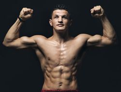 фото - Сенсация в Германии. Красники вырубил Бёселя, отобрал "полутитул" (+ видео)