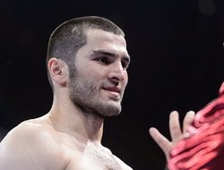 фото - Бой Артура Бетербиева и Фаньлуна Мэна может пройти в России