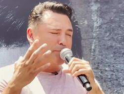 фото - Де Ла Хойя на дуэли взглядов с Белфортом: «Хочу Канело! Нокаутируют — так и будет»