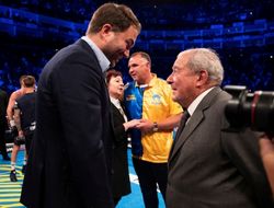 фото - Арум знает, как поделить деньги Кроуфорду и Спенсу. Хирн высмеял идею