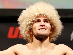 фото - UFC 219: Нурмагомедов избил и победил Барбосу