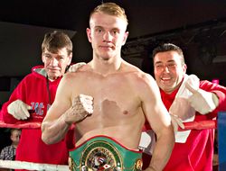 фото - Зак Данн победил Максима Бурсака в Австралии