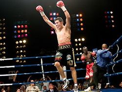 фото - Джонни Гонсалес нокаутировал Джексона Асику