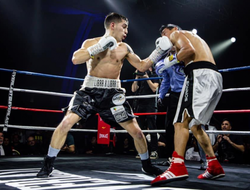 фото - Кампос взял титул, яркие нокауты из Мексики и Британии: результаты и видео