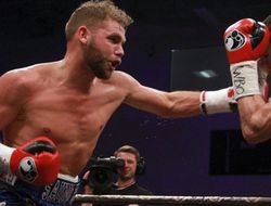 фото - «Ужасное» выступление не помешало Сондерсу победить Акавова