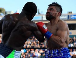 фото - Видео: лучшие моменты реванша Андре Берто и Виктора Ортиса от vRINGe.com