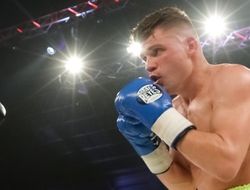 фото - Денис Беринчик победил экс-чемпиона Парру, Малиновский прошёл Сампайо