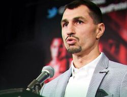 фото - Постол уже в США, назвал имя спаррингёра