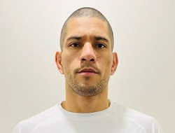 фото - Алекс Перейра рассказал, когда и с кем проведёт первую защиту титула