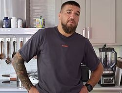 фото - «Приятно удивлён». Амосов знает, с кем проведёт следующий бой в UFC