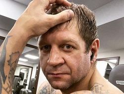 фото - Александр Емельяненко победил Джеффа Монсона в бою на голых кулаках