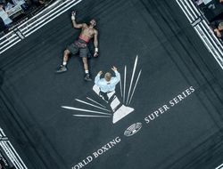 фото - Фьюри спел супруге в ринге, Уайт его раскритиковал, а Мэйуэзер считает деньги даже на крыше — соцсети