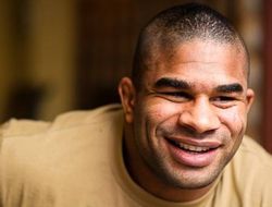 фото - UFC: Оверим нокаутировал Дос Сантоса