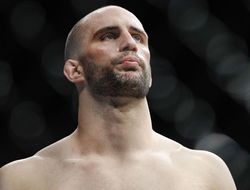 фото - UFC в Уругвае: Волкан Оздемир вырубил Илира Латифи