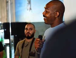 фото - Джон Джонс ответил на обвинения в трусости