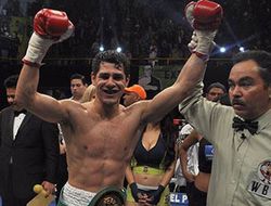 фото - Мексиканский проспект Эстрейя повалял и одолел экс-чемпиона Кабальеро