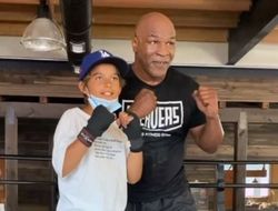 фото - Майк Тайсон делится советами с сыном Артуро Гатти: видео работы на мешке