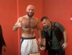 Исмаилов и Минеев прошли взвешивание перед реваншем. Владимир разделся догола — видео