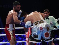 фото - Олимпийский чемпион не блистал на арене Абу-Даби: видео