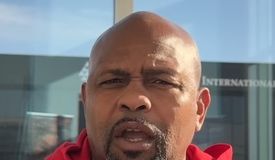 «Отдай пояс Zuffa и возвращайся в обычный бокс!» Рой Джонс дал совет Опетае