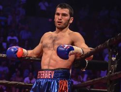 фото - Инсайдер: Артур Бетербиев травмировался во время спарринга, бой перенесён (обновлено)