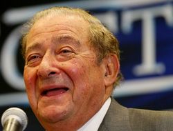 фото - Арум о победе Ломаченко: Ещё раунд — и Уолтерс был бы нокаутирован