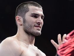 фото - Артур Бетербиев и Энрико Кёллинг могут оспорить вакантный титул IBF