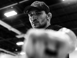 фото - UFC 257. Чендлер мощно дебютировал в шоу Дэйны Уайта: Хукер уничтожен уже на старте