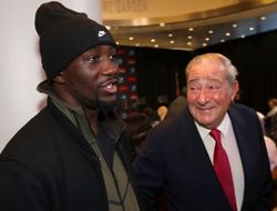 фото - Боб Арум: Если Кроуфорд будет боксировать с Ханом, то у Амира есть шанс