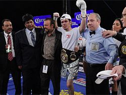 фото - Уго Руис перебиксировал Хулио Сесара Миранду