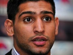 фото - IBF: Амир Хан отказался от боя с Тимоти Брэдли